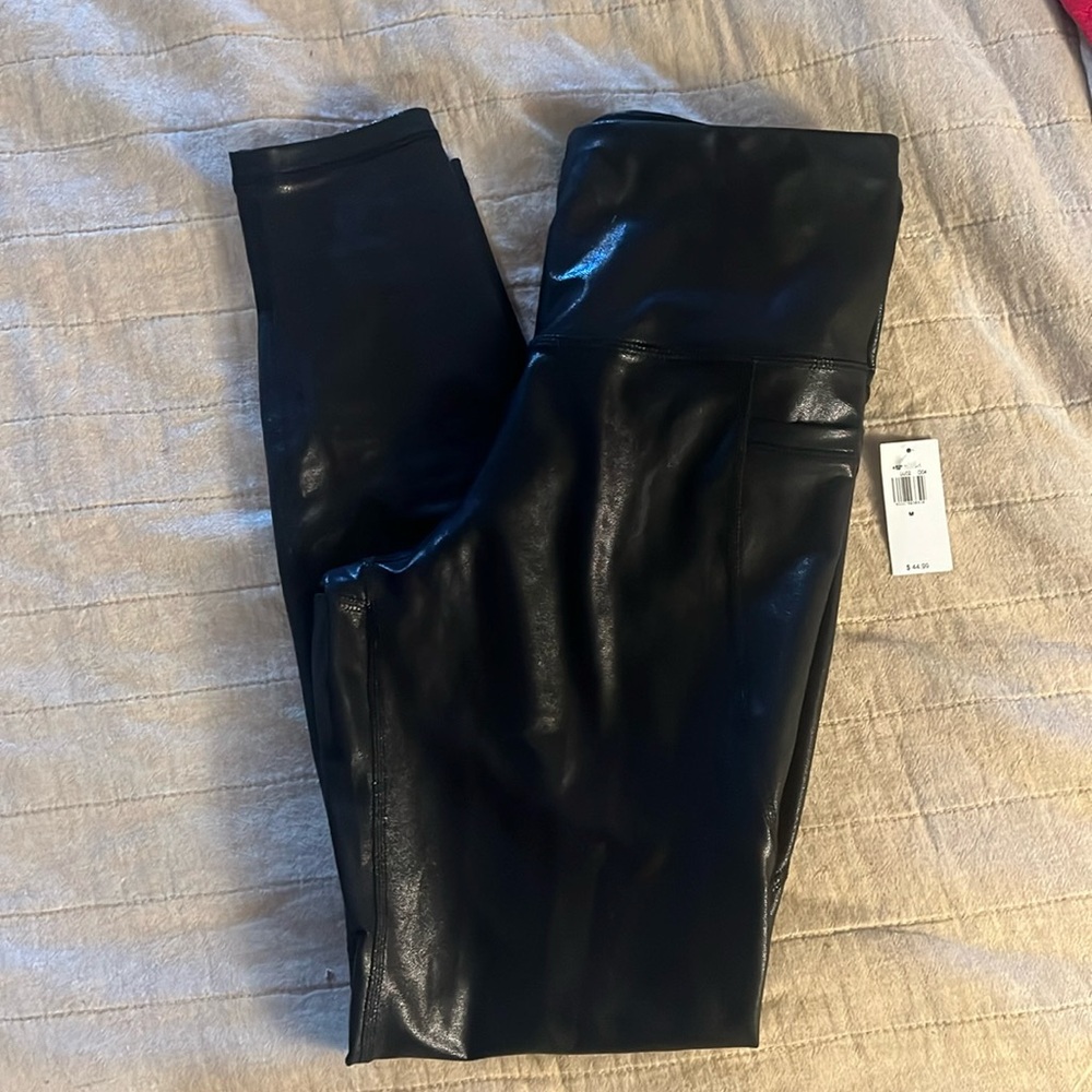 NWT Old Navy women’s high rise Go Dry leather leggings medium